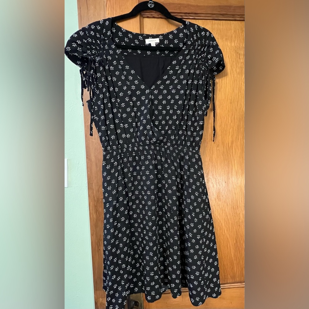 NWOT Gilli Black and White Dress with Ruched Details, Size L